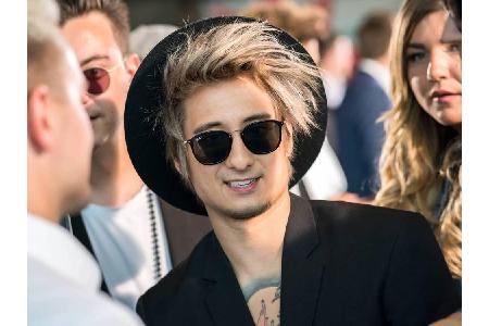 Unterhaltung liegt ihm im Blut. Mit seinen Tanz- und Comedy-Videos auf YouTube erreicht Julien Bam (28) Millionen Menschen. ...