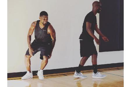 Usher (38) unterstützt nicht nur finanziell das Basketball-Team 