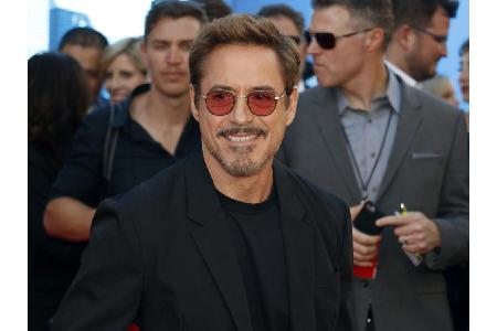 Robert Downey jr. (52) verließ frühzeitig die Schule, nachdem Drogen sein Leben ins Chaos gestürzt hatten. Erst ein Gefängni...
