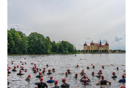 Vor der wunderschönen Kulisse von Schloss Moritzburg in Sachsen findet auch ein Triathlon statt. In der Sprint-, olympischen...