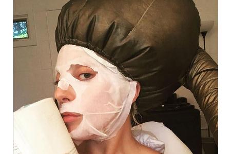 Auch Sängerin Lady Gaga (31) ist bekannt für ihre ausgefallenen Outfits und spektakulären Shows. Doch ab und zu gönnt sich d...