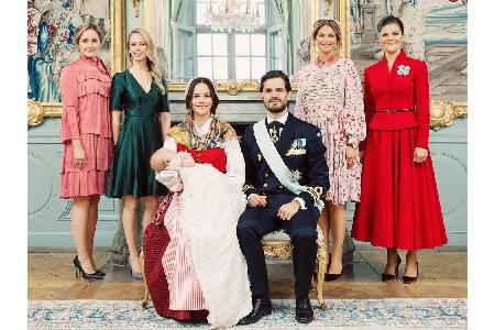 Und das nächste Schweden-Baby ist auch schon im Werden. Denn Carl Philips jüngere Schwester, Prinzessin Madeleine (35, 2.v.r...