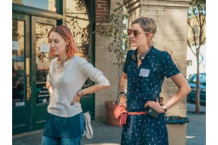 Doch leicht macht ihre Mutter (Laurie Metcalf) dem Teenager die Abnabelung nicht, und so ziehen alle beide zwischen Trotz, W...