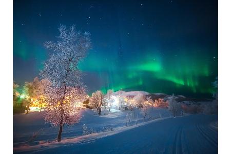 Die Skandinavier streiten sich seit jeher darum, in welchem Land das Himmelsspektakel am besten zu sehen ist. Schweden schic...