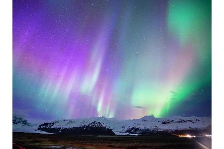 Erwartungsgemäß ist Island ein echter Garant für Polarlichter! Quasi auf der ganzen Insel lassen sie sich oftmals bestaunen,...