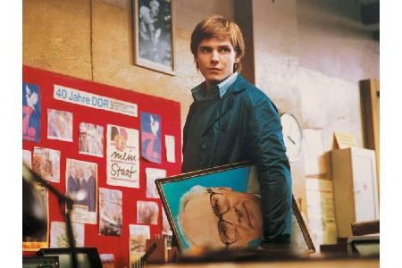 Die steilste Karriere legte sicherlich der 1978 in Barcelona geborene Hauptdarsteller Daniel Brühl hin. Im Film gaukelt er a...