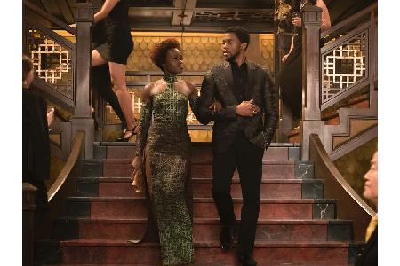 Knisternde Spannung herrscht zwischen T'Challa und Nakia (Lupita Nyong'o, 34), die beiden waren einst ein Liebespaar. Nun is...