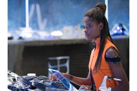 Ein technisches Genie ist hingegen Shuri (Letitia Wright, 24), sie entwickelt alle Vibranium-basierten technischen Innovatio...