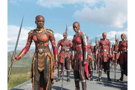 Die Dora Milaje, die Sicherheitstruppe und Spezialeinheit Wakandas, wird von Okoye (Danai Gurira, l., 39), angeführt. Auch A...