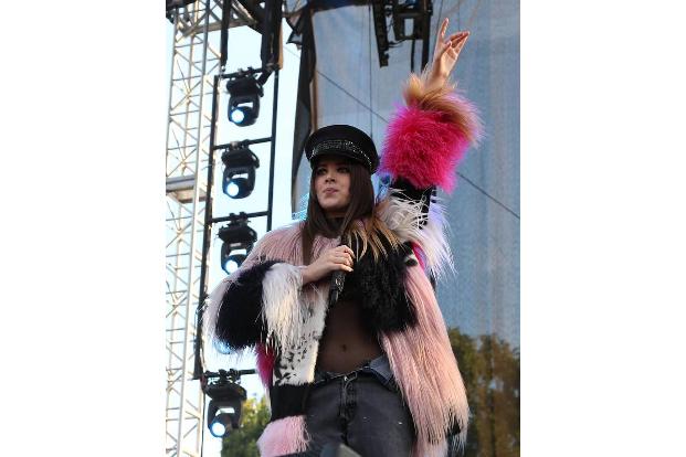 ...ist der künstliche Ersatz auch kaum mehr von den echten Fiffis zu unterscheiden und kann wunderbar eingefärbt werden. Gut...