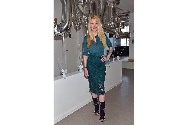 ...ein eher klassischer Look scheinen offenbar ein wenig der Vergangenheit anzugehören, wie auch dieses Outfit. Mit...