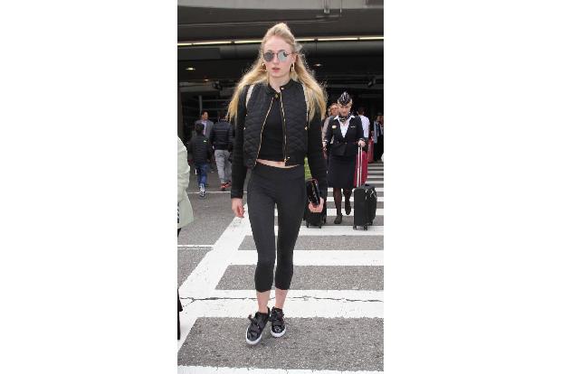 ...lässt sich mit ihren 20 Jahren wohl noch etwas Zeit mit der Familienplanung: 'Game Of Thrones'-Star Sophie Turner. Auf...