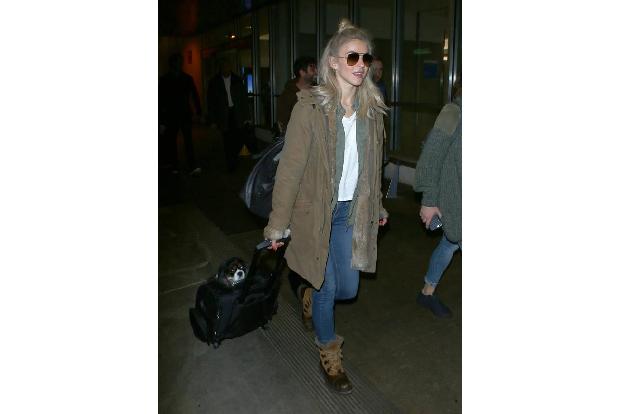 ...noch kinderlos ist Tänzerin Julianne Hough - aber das Jahr ist ja noch jung. Ob wir 2017 also viele weitere Promibabys be...