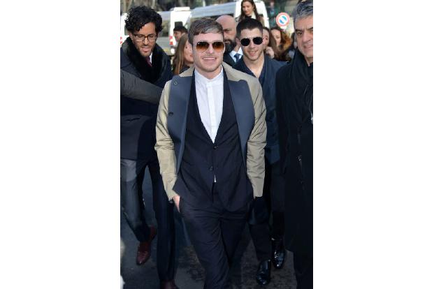 ...Richard Madden waren angereist, um sich die Show von Emporio Armani anzuschauen und vielleicht schon Teile für den Herbst...