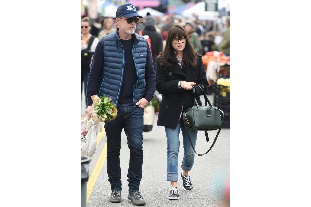 Selma Blair geht shoppen mit einem unbekannten Freund. Doch tat sie das an diesem vergangenen Wochenende nicht in Luxusbouti...