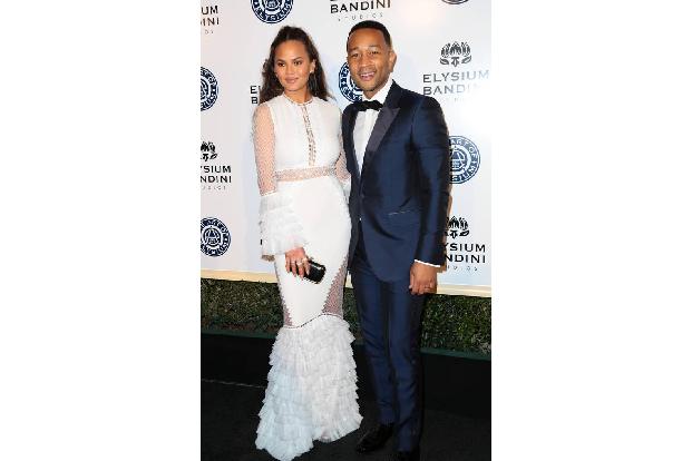 ...John Legend erklärte später, dass die Welt sich glücklich schätzen könne, dass ein Star wie Stevie noch immer unter uns w...