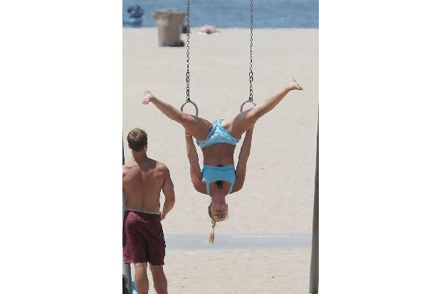 ...akrobatisch mag es hingegen Skistar und Ex von Golfprofi Tiger Woods. Ob Lindsey Vonn nun wohl eine Olympiakarriere an de...