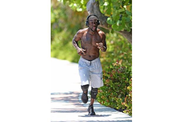 ...unbedingt aber Kevin Hart. Der Schauspieler kann da mit seinem durchtrainierten Körper gut mithalten. Zum...