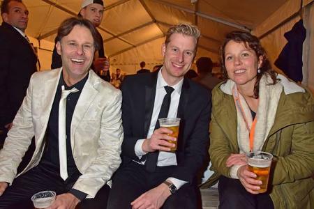 ...wer kennt noch die Hermes House Band? Ihr berühmtestes Werk: die Neuauflage von 'Country Roads' 2001. Mit...