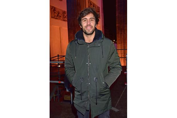 ...wie Sänger Max Giesinger. '80 Millionen' Fans versammelten sich zwar nicht vor dem Brandenburger Tor - dafür feierten ihn...