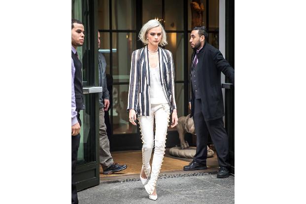 In Cara Delevingnes Leben herrscht irgendwie nie Langeweile. Seit sie 2015 das Modeln auf dem Laufsteg aufgegeben hat, um si...