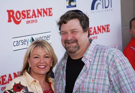 ...geworden ist er jedoch mit seiner Rolle in der Serie 'Roseanne' an der Seite von Roseanne Barr. Zwischen 1988 und 1997 ve...