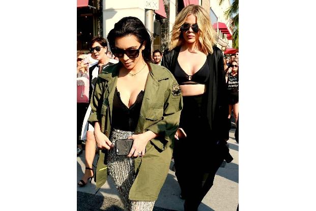 ...eine Taufzeugin aus der Familie. Schwester Khloé Kardashian ist also nicht nur die Tante von North, sondern auch ihre Pat...