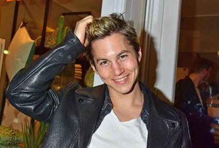 Strahlemann Tim Oliver Schultz erschien am Donnerstag bei einer Store-Eröffnung in Berlin in blond! Für aufmerksame Fans und...