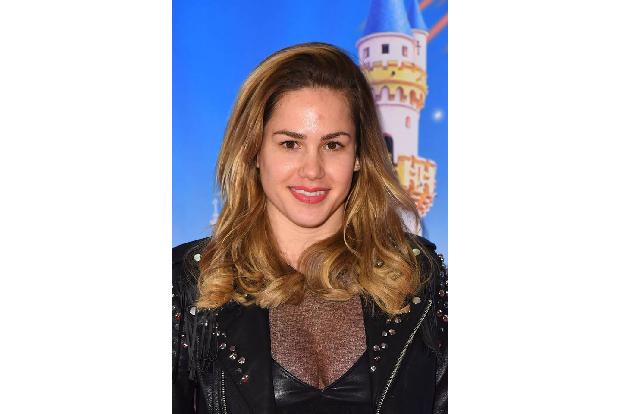 ...erst vor wenigen Wochen mit diesem Auftritt für Furore: Bei der Premiere von 'Disney On Ice' erschien die Ex-Bachelorkand...