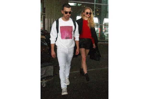 Liebe kann ja so schön sein - vor allem dann, wenn man sie in der Stadt der Liebe erlebt. Die Turteltäubchen Joe Jonas und S...