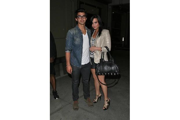 ...war und ist ebenfalls diese Exfreundin von Herrn Jonas: Demi Lovato. Die Sängerin war nach der Beziehung mit dem Womanize...