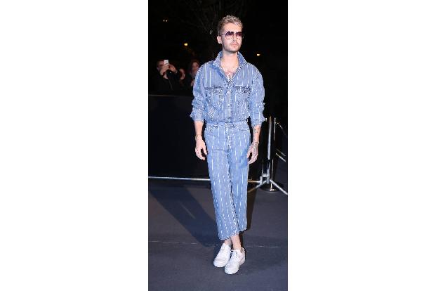 ...Tokio Hotel-Star Bill Kaulitz bei der H&M Studio Show im Zuge der Paris Fashion Week vertraut. Der deutsche Sänger hat da...