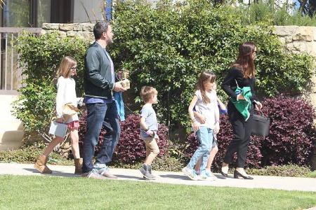 ...nach der Alkoholbeichte von Ben die Liebe wieder eine neue Chance bekommt. Die Kids Samuel, Seraphina und Violet freut es...