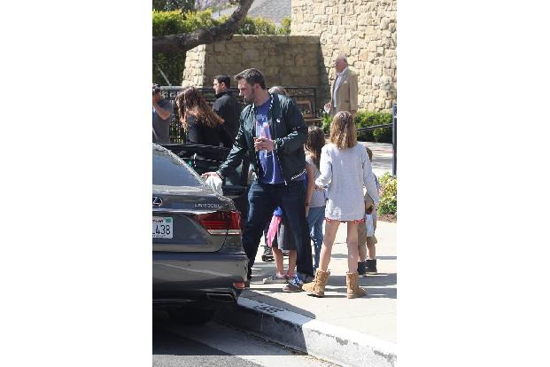 ...wiederhergestellt - obwohl Ben die Kids und seine Ehefrau nur zum Auto begleiten durfte. Denn alles ist noch immer nicht ...