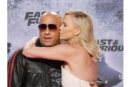 Wenn man einen ganzen Sommer miteinander verbringt, um für den achten Teil der Erfolgsreihe 'Fast & Furious' zu drehen, dann...