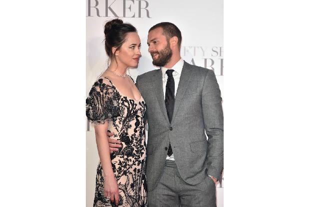 ...beiden versuchen wirklich alles, damit man die feindseligen Gerüchte um sie vergisst: Dakota Johnson und Jamie Dornan sol...