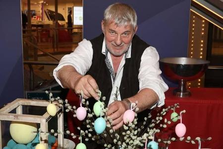 Am Sonntag öffnete das Shopping-Center in Hamburg Poppenbüttel aus einem ganz besonderen Grund seine Türen: Heinz Hoenig war...