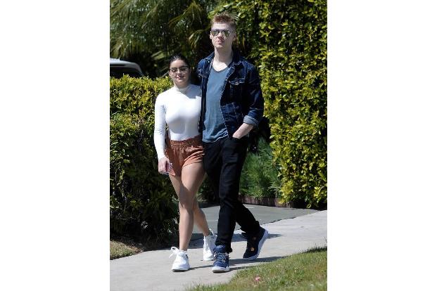 Ariel Winter ist Hals über Kopf in Levi Meaden verliebt. Seit November 2016 können die beiden nicht die Finger voneinander l...
