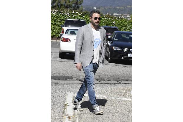 ...die Bühne laufen wird - und dass, obwohl Ben sie mit dem gemeinsamen Kindermädchen betrogen haben soll. Die war 2015 auch...