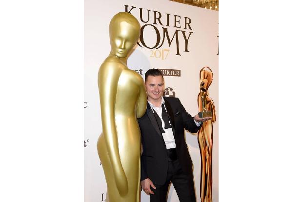Wenn derzeit irgendwo im deutschsprachigen Raum ein Preis verliehen wird, ist dieser Herr hier nominiert: Andreas Gabalier. ...