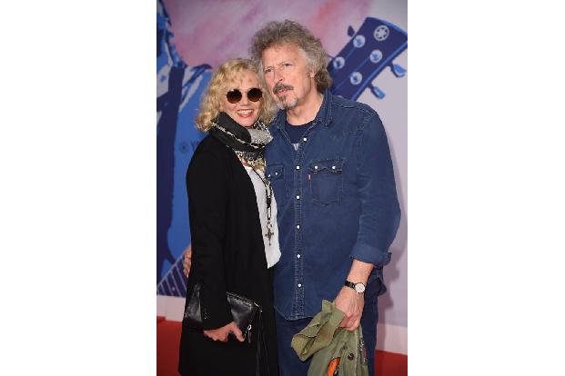 ...zahlreiche Stars der Szene geladen. Nicht nur der BAP-Musiker, der mit seiner Frau Tina Golemiewski erschien. Auch musikf...