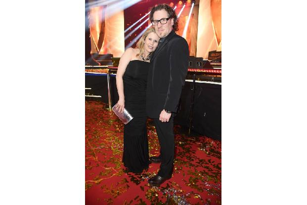 ...nicht alleine. Michaela Schaffrath, die seit Jahren ihr Glück mit Carlos Anthonyo genießt, hat auch in einer anderen Bran...