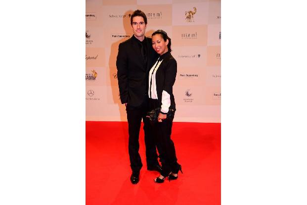 ...zweites Kind, das erste gemeinsame mit ihrem Ansgar. Deswegen habe sie schlichtweg beschlossen zu heiraten - woraufhin er...