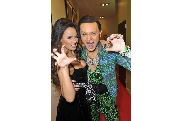 ...mit einer Solo-Single - die gnadenlos floppte. 2014 ging sie schließlich ins Dschungelcamp, kämpfte da gegen ihre Konkurr...