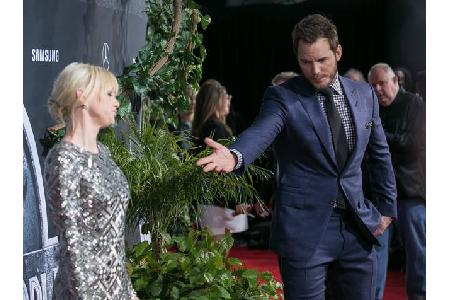 ...auch bei der Premiere von 'Jurassic World' 2015 über den roten Teppich bitten. Aber so wie sich die Stars angucken, weiß ...