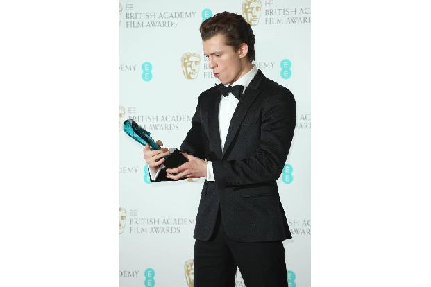 ...seinen Erfolg kaum fassen, dankte seinen Schauspiellehrern, die seiner Meinung nach zu selten anerkannt werden und gab sp...