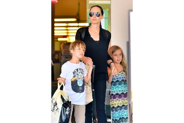 ...ebenfalls getrennt sind die Eltern von Knox und Vivienne, die beide vor rund acht Jahren das Licht der Welt erblickten. A...