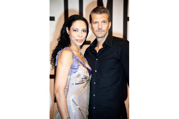 ...mit der deutschen Schauspielerin und Sängerin Chantal de Freitas verheiratet, die er 1995 bei einem Dreh kennengelernt ha...