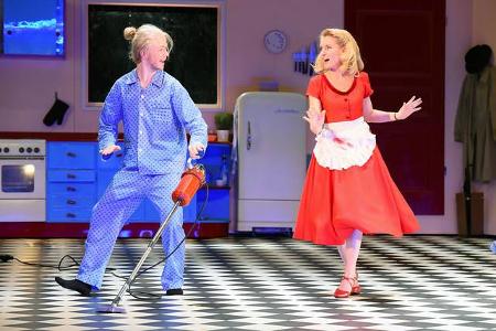 ...die Schauspielerin ist dies der zweite Ausflug ins Theaterfach. Bereits vor vier Jahren stand sie auf der gleichen Bühne ...