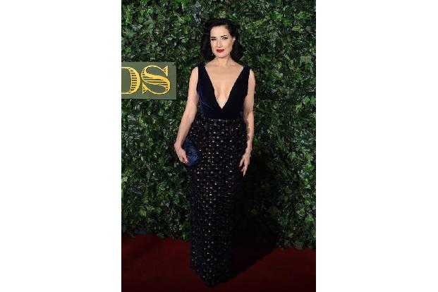 ...man sich verführerisch vor der Kamera rekelt, wollte Dita von Teese den Mädels 2008 beibringen. Später bewertete sei die ...